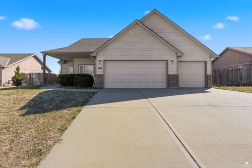 1109 Coyote Dr, Junction City, KS, 66441-2667 | Card Image
