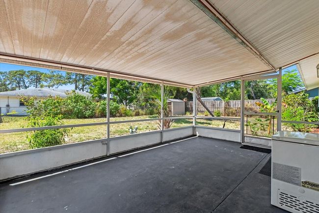 Large back patio | Image 33