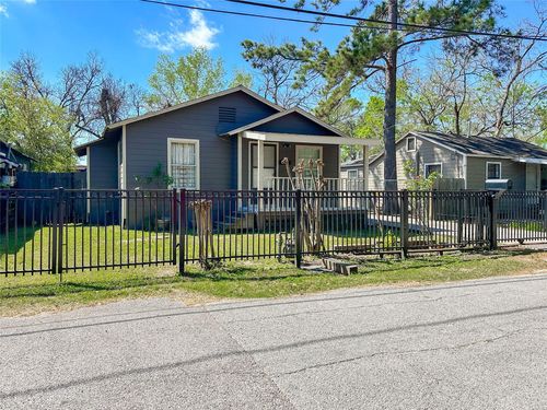 132 Grothe Ln, Houston, TX, 77022-2038 | Card Image
