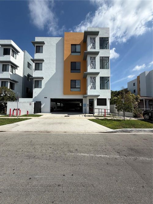 403-853 E 24th St, Hialeah, FL, 33013-4242 | Card Image