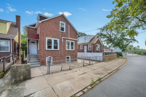 225 111th Ave, Queens Village, NY, 11429 | Card Image