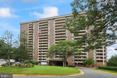 1516-1800 Old Meadow Rd, MCLEAN, VA, 22102-1817 | Card Image