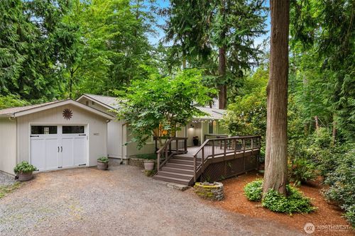 9820 Ne Beach Crest Dr, Bainbridge Island, WA, 98110-1350 | Card Image