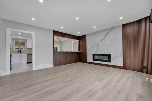 11735 210 St, Maple Ridge, BC, V2X4Y4 | Card Image