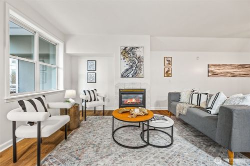 apt-203-4722 12th Ave Ne, Seattle, WA, 98105-4469 | Card Image