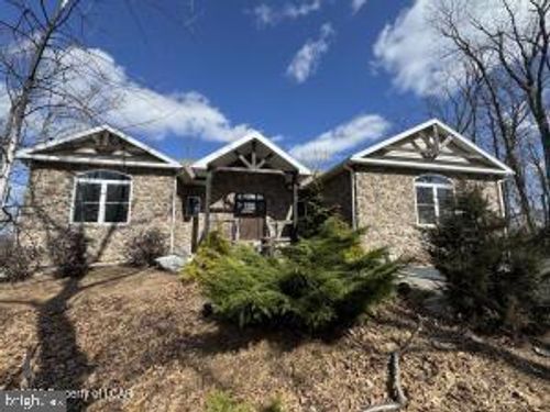 81 Dakota Dr, Hazleton, PA, 18202-3406 | Card Image