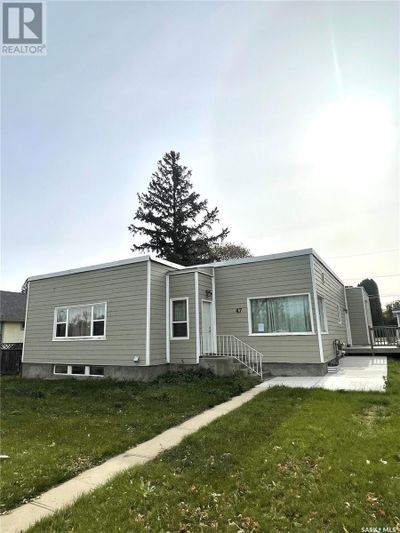 47 21st St E, House other with 5 bedrooms, 4 bathrooms and null parking in Prince Albert SK | Image 1