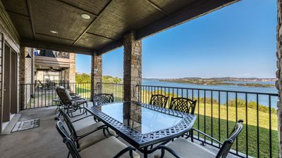 Is there anything better than lakeside dining? | Image 1