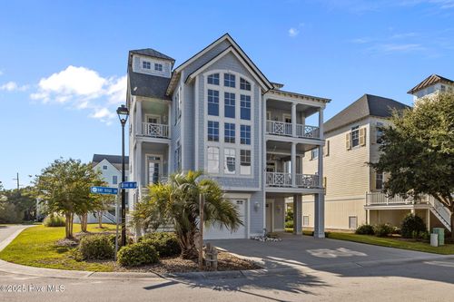 101 Bay Ridge Dr, Atlantic Beach, NC, 28512-5204 | Card Image