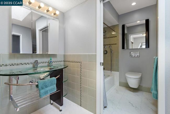 APT-1 - 1244 Singingwood Ct, Townhouse with 2 bedrooms, 2 bathrooms and 1 parking in Walnut Creek CA | Image 18