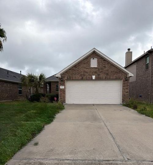 5211 Lagoon Ct, Bacliff, TX, 77518-2178 | Card Image