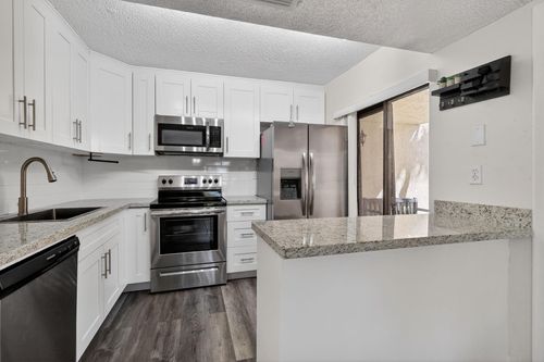 5-20110 Ne 3rd Ct, Miami, FL, 33179-2962 | Card Image