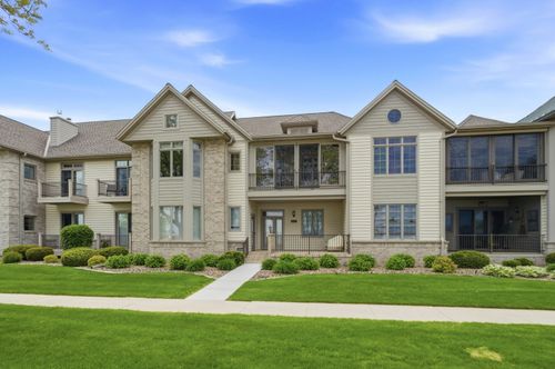 286 E Harbor View Dr, Fond Du Lac, WI, 54935-1964 | Card Image