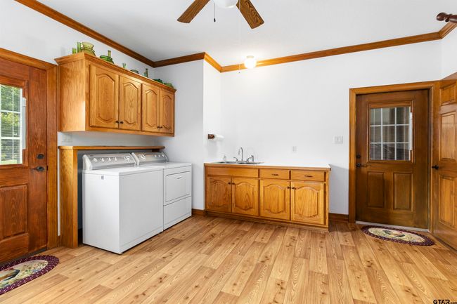 320 County Road 2317, House other with 3 bedrooms, 3 bathrooms and null parking in Mineola TX | Image 37