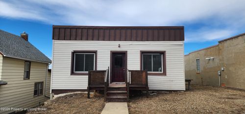 103 6th St S, Hettinger, ND, 58639-7072 | Card Image