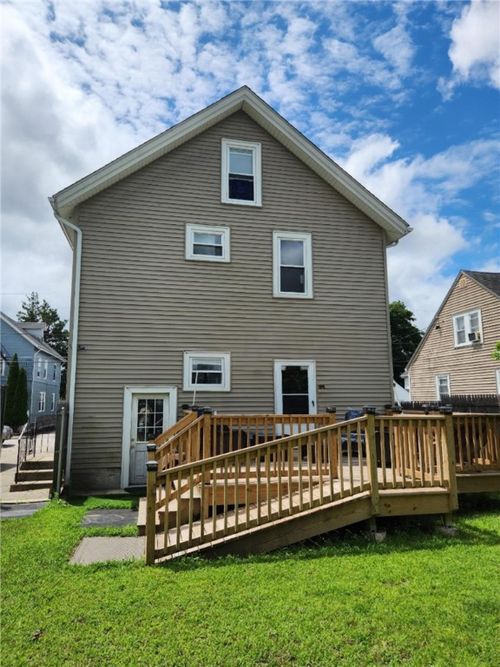 123 Francis Ave, Pawtucket, RI, 02860-1505 | Card Image