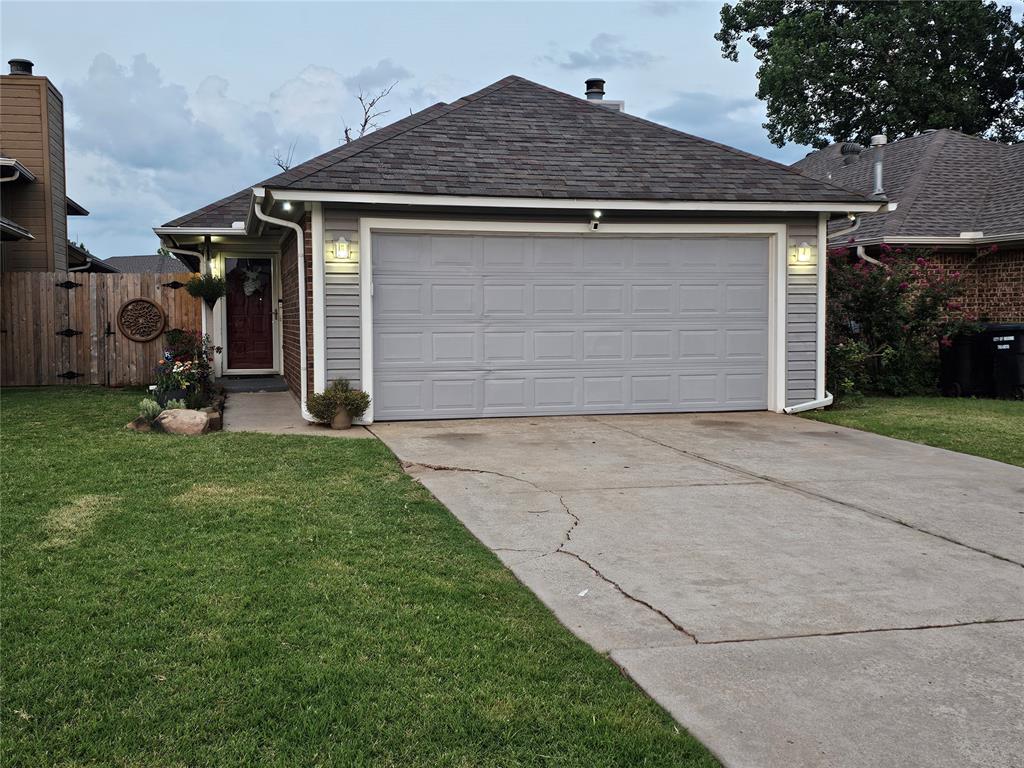 Lincoln Ave, Moore, OK 73160