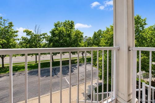 1091 Beaver Run Run, Troy, MI, 48083 | Card Image