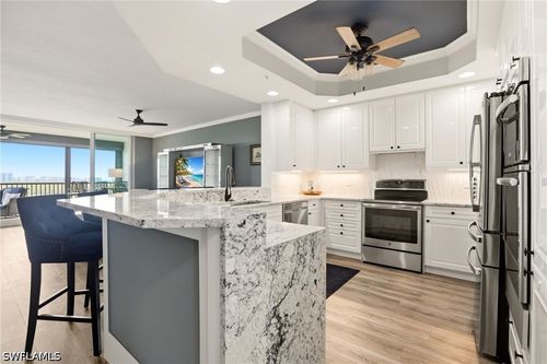 1002-425 Cove Tower Dr, NAPLES, FL, 34110-6507 | Card Image
