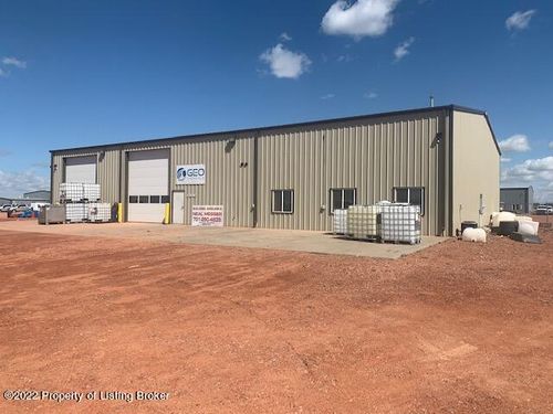 11117 30g St Sw, Dickinson, ND, 58601-7001 | Card Image