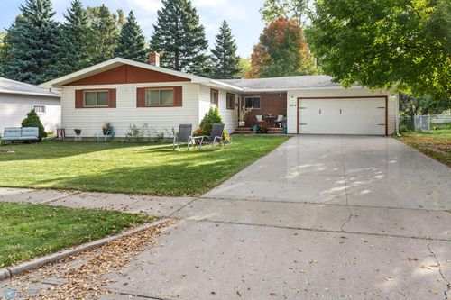 2014 18th St S, Moorhead, MN, 56560-5827 | Card Image