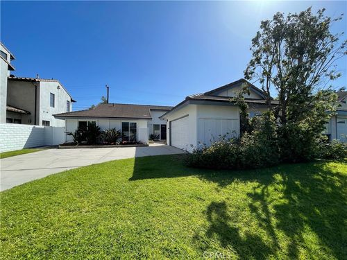 9192 Christine Dr, Huntington Beach, CA, 92646-8316 | Card Image