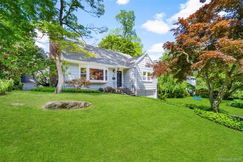4 Bryson St, Larchmont, NY, 10538-1602 | Card Image