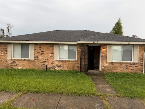 2229 Licciardi Ln, Violet, LA, 70092-2912 | Card Image