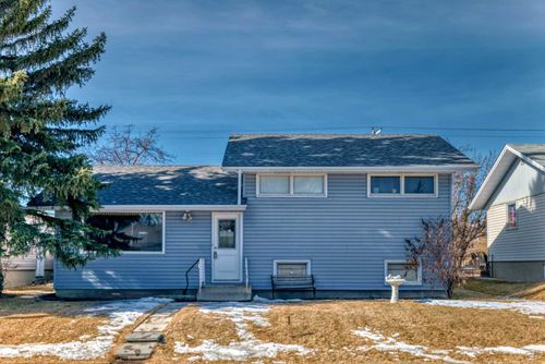 4719 Greenview Drive Ne, Home with 3 bedrooms, 2 bathrooms and 3 parking in Calgary AB | Card Image