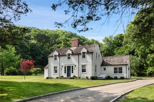 40 Old Post Rd, Mount Kisco, NY, 10549-4825 | Card Image