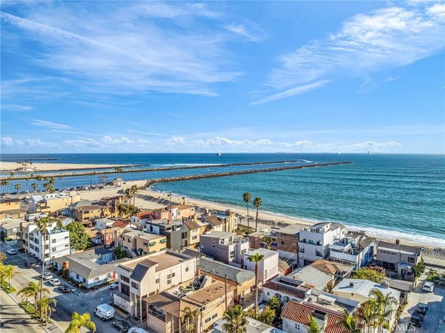 15 69 Th Pl, Home with 5 bedrooms, 5 bathrooms and 3 parking in Long Beach CA | Image 43