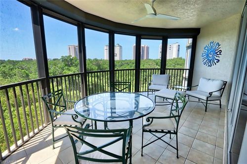 301-8990 Bay Colony Dr, NAPLES, FL, 34108-6703 | Card Image