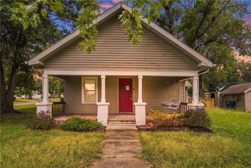 306 W Walnut St, Archie, MO, 64725-9579 | Card Image