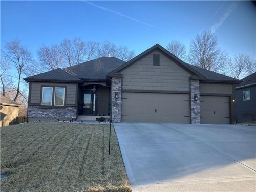 303 Ne 102nd St, Kansas City, MO, 64155-1703 | Card Image