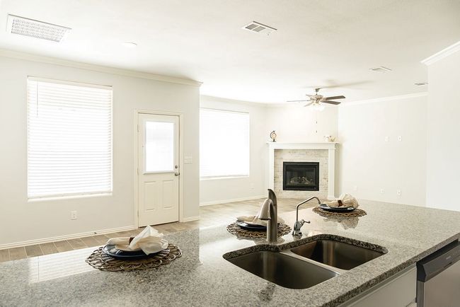 6703 Crown Point Ct, House other with 3 bedrooms, 2 bathrooms and 2 parking in Midland TX | Image 5
