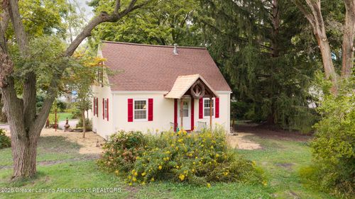 1869 Hall St, Holt, MI, 48842-1722 | Card Image