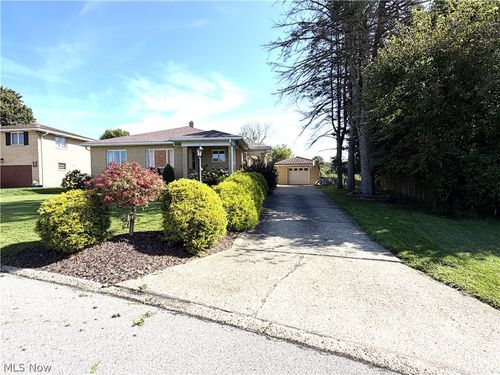 2098 Eve Dr, Steubenville, OH, 43952-2527 | Card Image