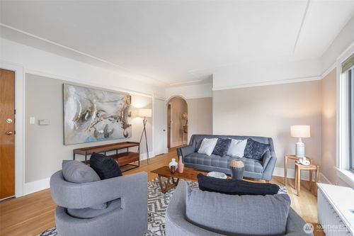 apt-b-2016 Broadway E, Seattle, WA, 98102-4150 | Card Image