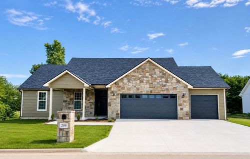 208 Castle Pines Dr, Arkansas City, KS, 67005 | Card Image