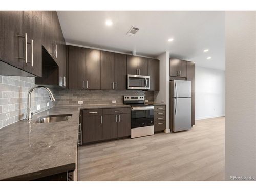301-639 29th St, Denver, CO, 80205-5811 | Card Image