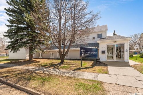 303 Coteau St W, Moose Jaw, SK, S6H5C8 | Card Image