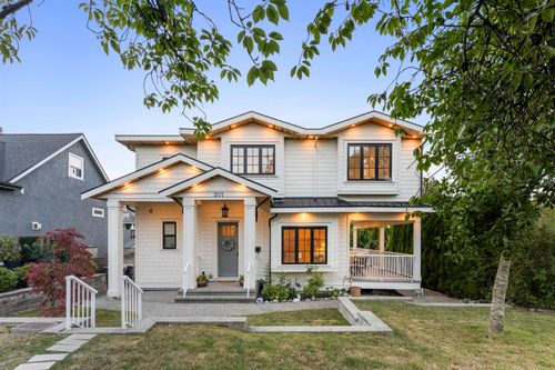 201 Osborne Avenue, New Westminster, BC, V3L1Y7 | Card Image