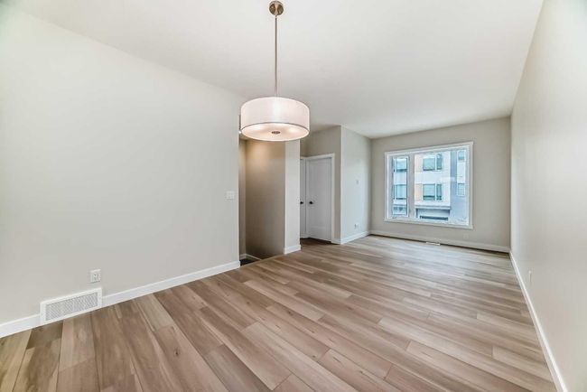 214 Shawnee Square Sw, Townhouse with 2 bedrooms, 3 bathrooms and 3 parking in Calgary AB | Image 14