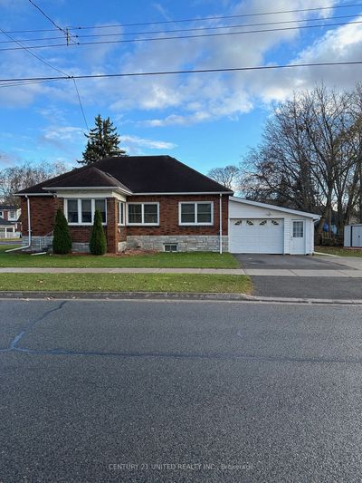 719 Herman St, House other with 3 bedrooms, 2 bathrooms and 3 parking in Peterborough ON | Image 1