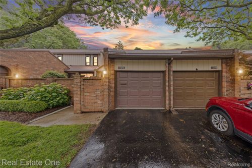 unit-c-1121 Kirts Blvd, Troy, MI, 48084-4871 | Card Image
