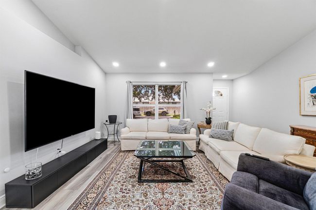 981 Wynndale Way, House other with 3 bedrooms, 2 bathrooms and null parking in Lantana FL | Image 9