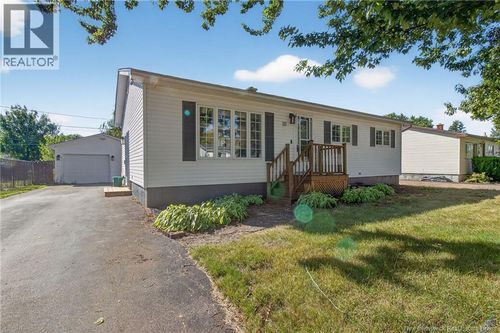 18 Ashburn Ave, Riverview, NB, E1B3C7 | Card Image