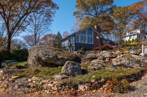 21 Edge Hill Rd, Guilford, CT, 06437-1425 | Card Image