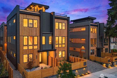 b-4526 Corliss Ave N, Seattle, WA, 98103-6926 | Card Image