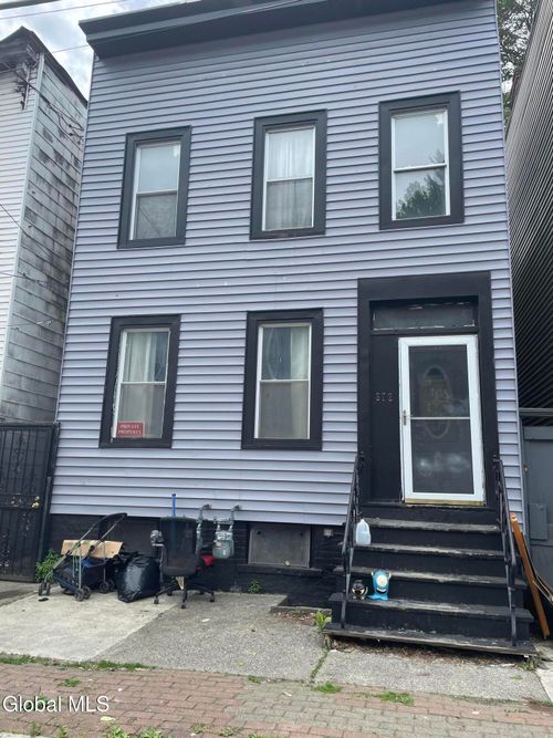 372 1st St, Albany, NY, 12206-2715 | Card Image